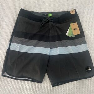 Quicksilver size 34 men’s board shorts